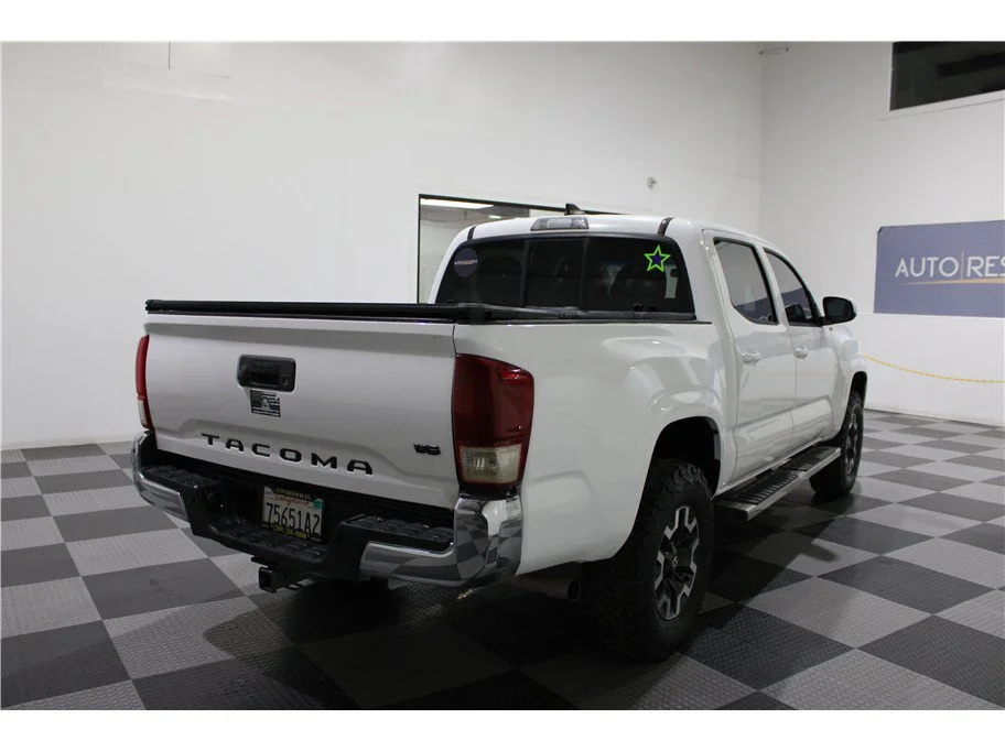 Used 2016 White Toyota SR5 Pickup 4D 5 ft image 4