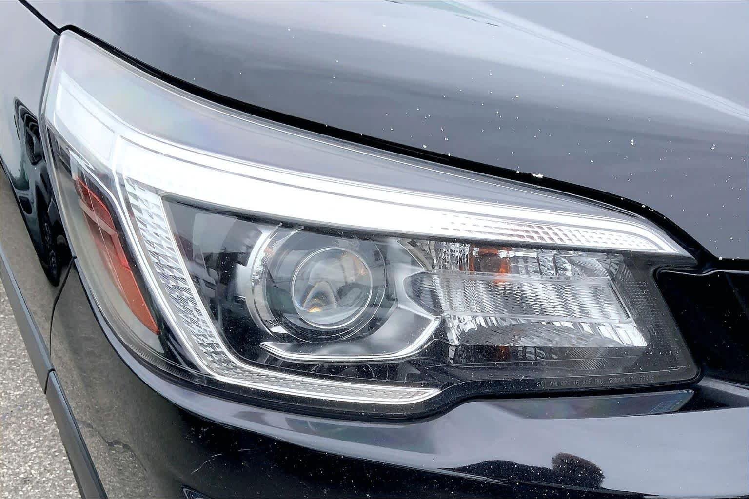 Used 2019 Crystal Black Silica Subaru Premium image 26
