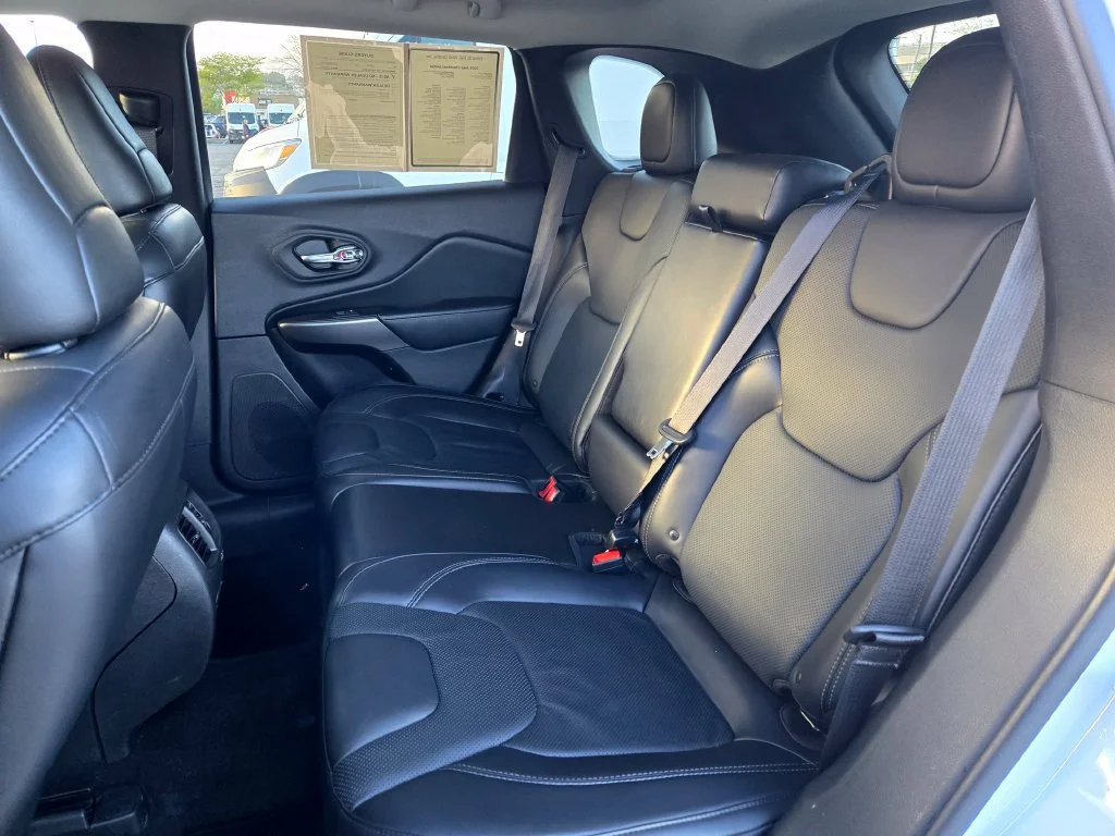 Used 2019 White Jeep Limited image 27