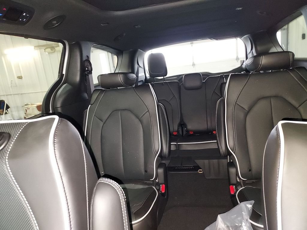 2026 Chrysler Pacifica Limited - Photo 13