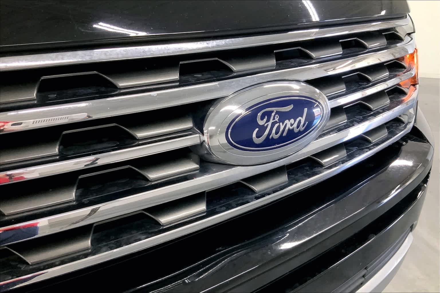 Used 2019 Agate Black Metallic Ford XLT image 26