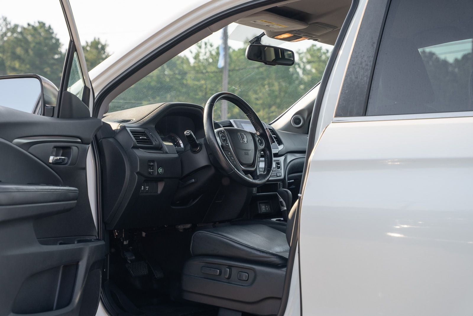 Used 2017 White Honda RTL-T image 20