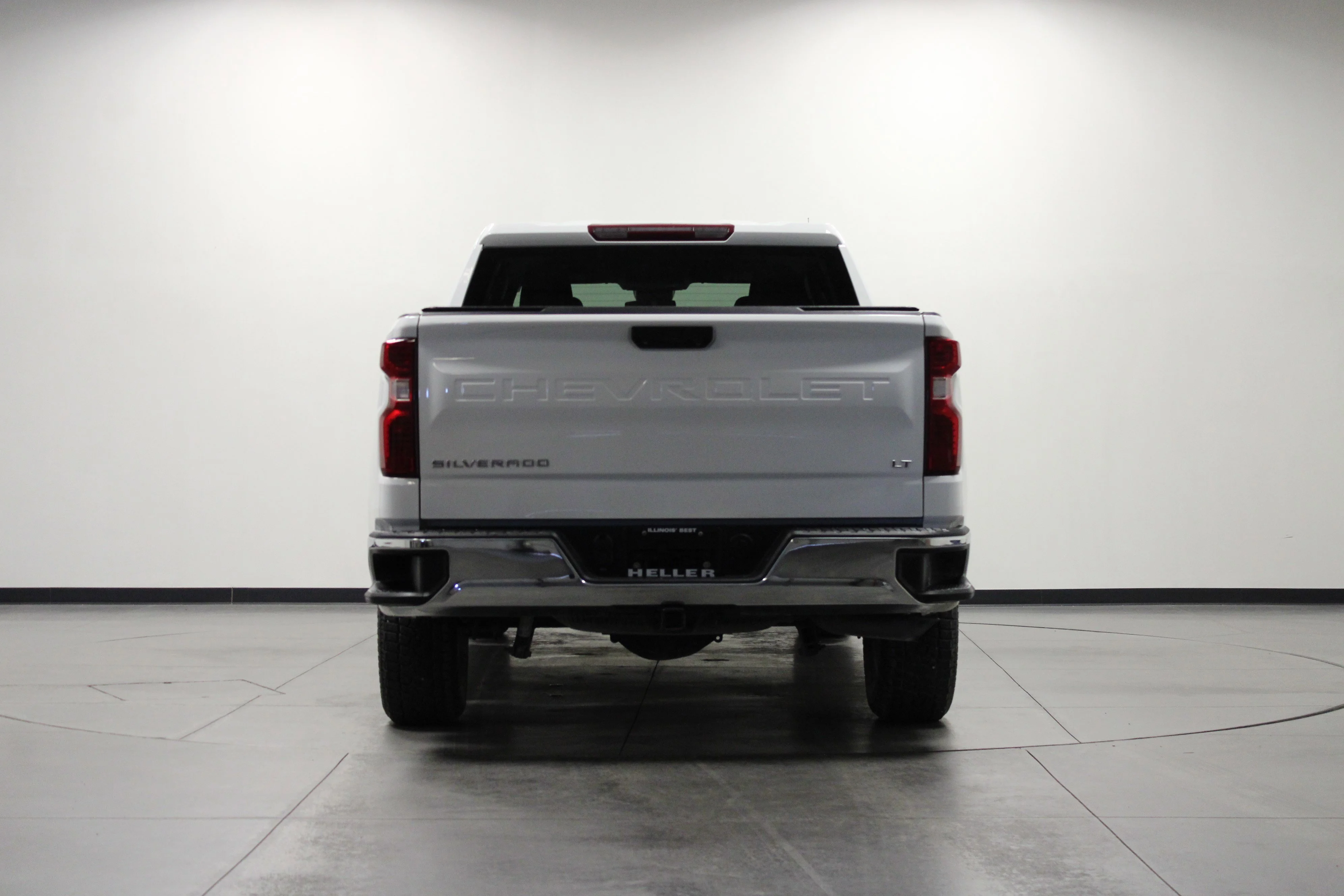 Used 2023 Summit White Chevrolet LT image 5