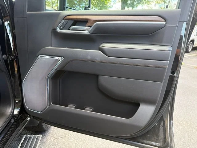 Used 2024 Black Chevrolet High Country image 14