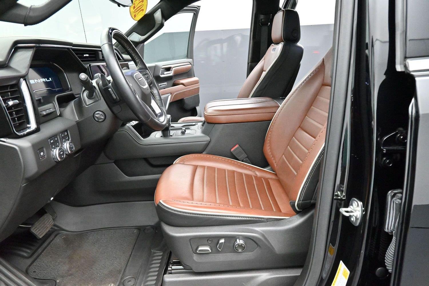 Used 2025 Onyx Black GMC Denali Ultimate image 13