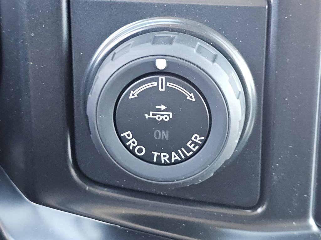 New 2026 Oxford White Ford LARIAT image 11