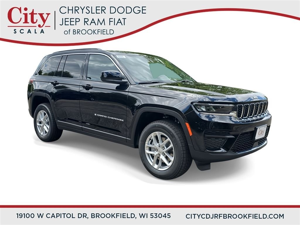 New 2026 Diamond Black Crystal Pearl-Coat Exterior Paint Jeep Laredo X image 1