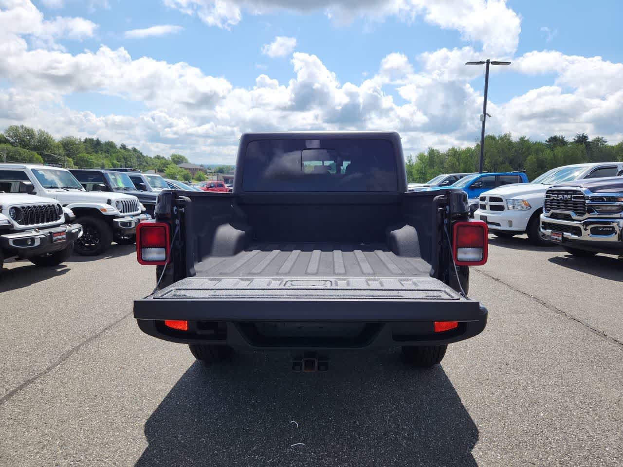 Used 2022 Black Clearcoat Jeep Sport S image 16