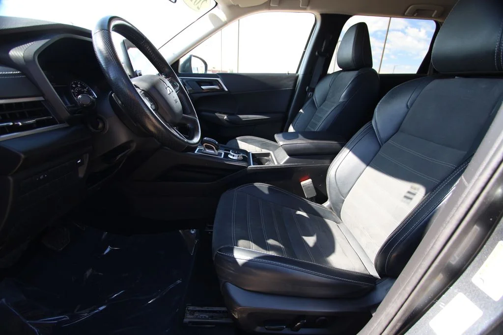 Used 2024  Mitsubishi SE image 6