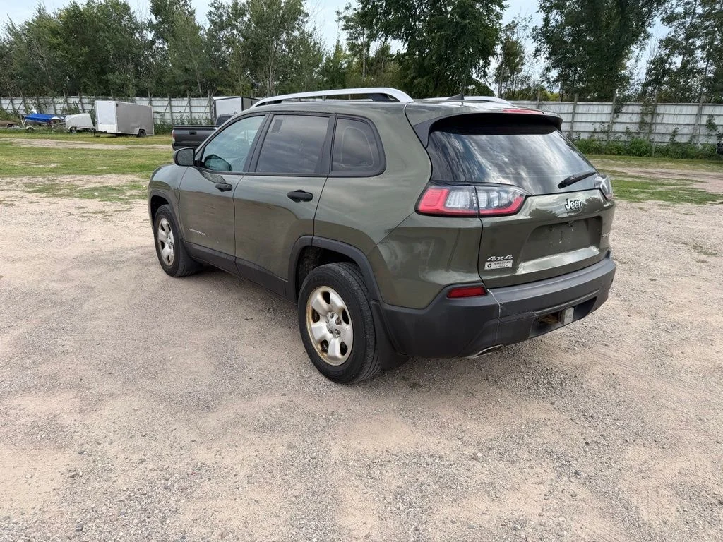 Used 2020 Green Jeep Sport image 6