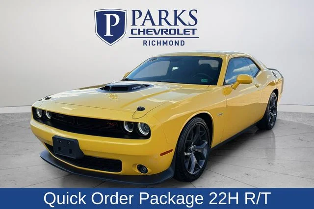 Used 2019 Yellow Dodge R/T image 3