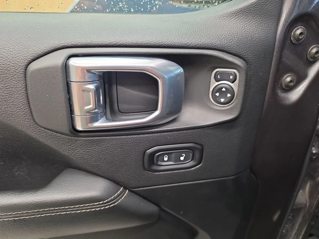 Used 2021 Gray Jeep Unlimited Sahara image 17