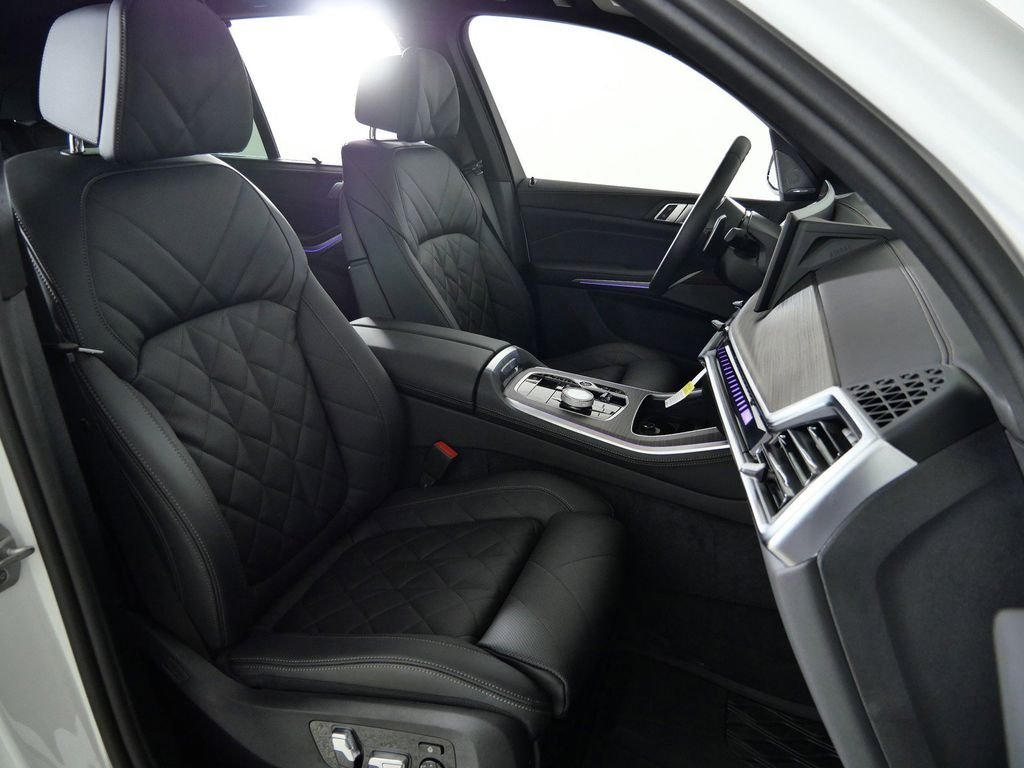 2026 BMW X5 M60i - Photo 21