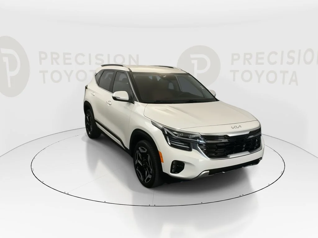 Used 2024 Snow White Pearl Kia SX image 5