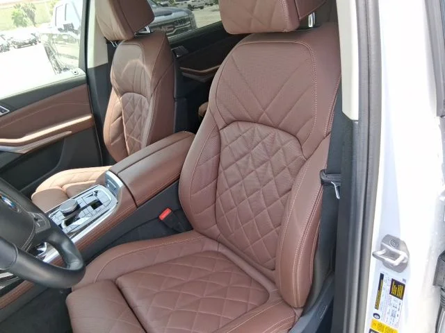 Used 2024 White BMW xDrive40i image 14