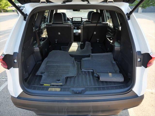Certified Used 2026 WIND CHILL PEARL Toyota  image 19