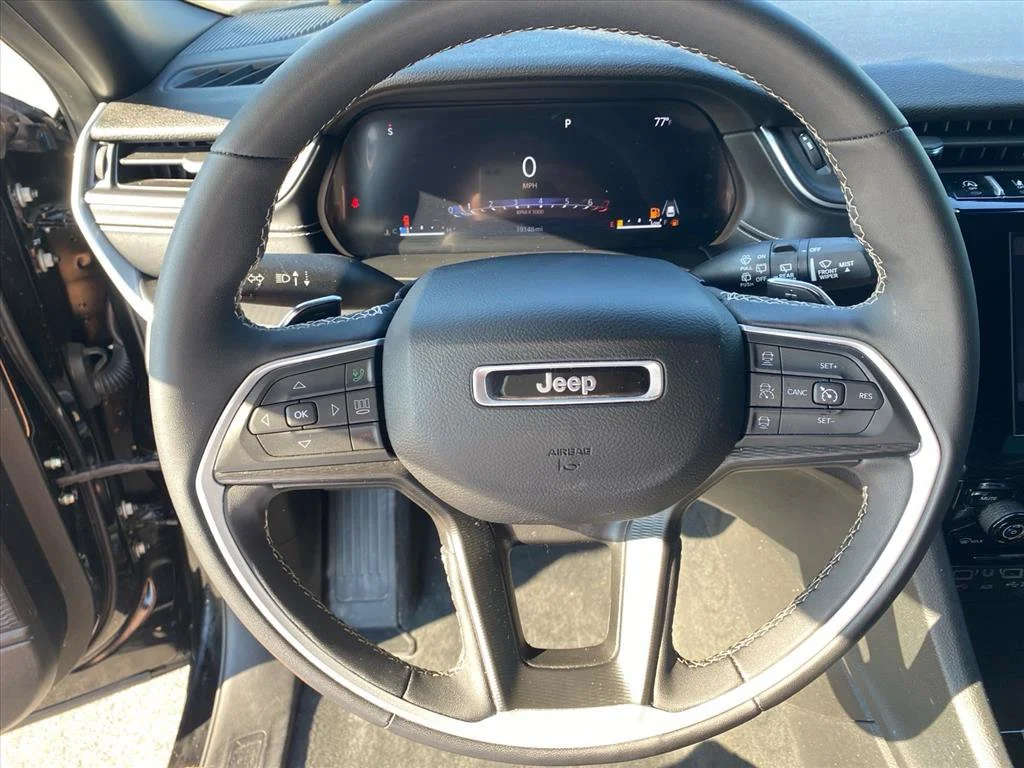 Used 2024 Diamond Black Crystal Pearlcoat Jeep Altitude X image 10
