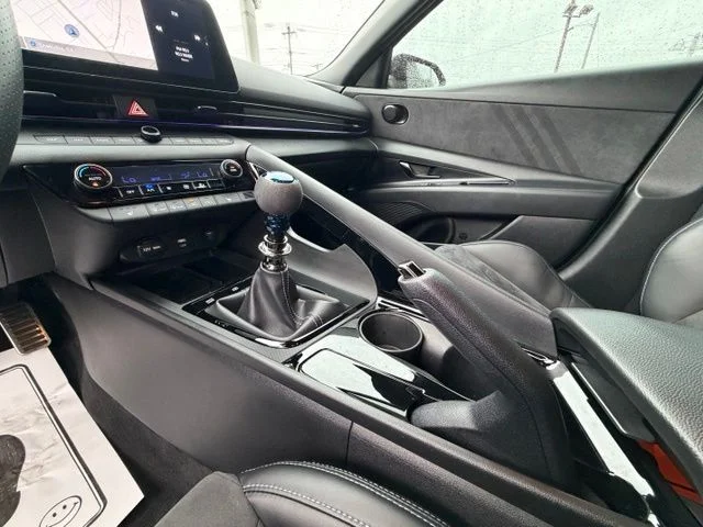 Used 2025 Black Hyundai Base image 19