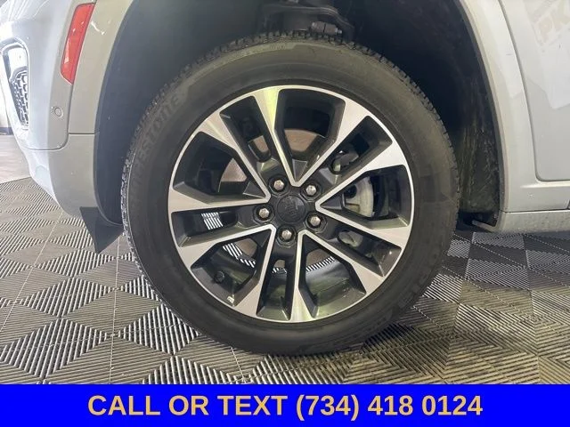Used 2023 Silver Jeep Overland image 53