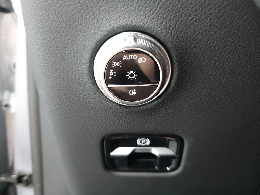 Used 2025 Cirrus Silver Metallic Mercedes-Benz GLC 350e image 9