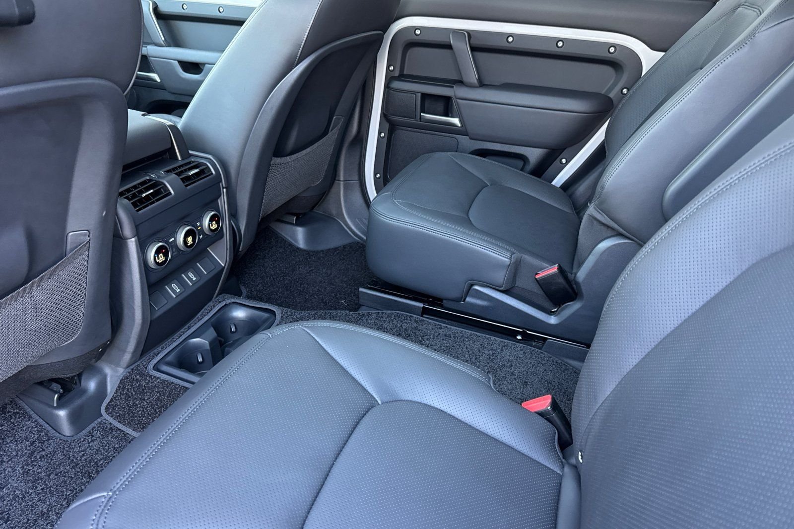 New 2026 Borasco Grey Land Rover X-Dynamic SE image 12