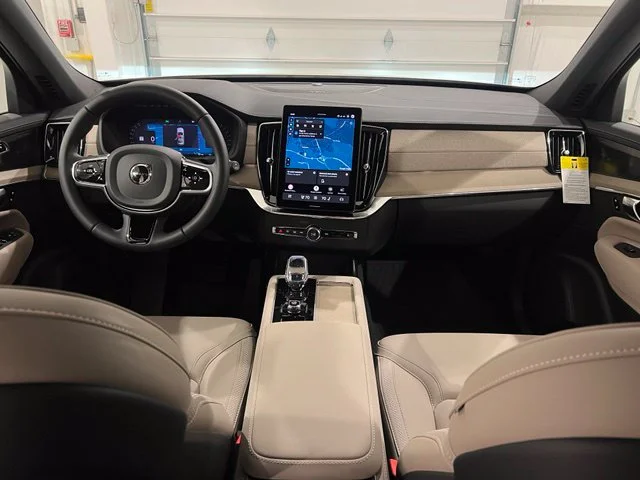 New 2027  Volvo B6 Plus 7-Seater image 12