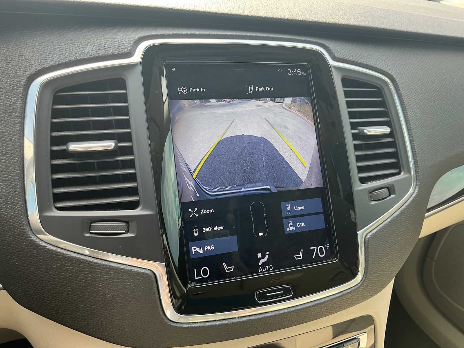 Used 2019 Onyx Black Metallic Volvo Momentum image 14