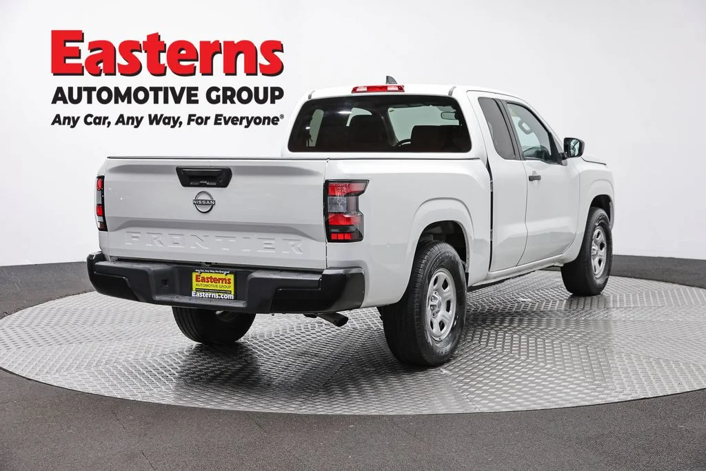Used 2022 White Nissan S image 5