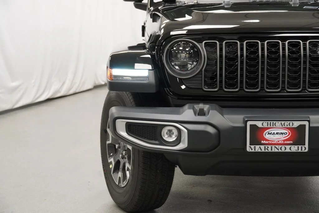 New 2026 Black Clear-Coat Exterior Paint Jeep Sahara image 6