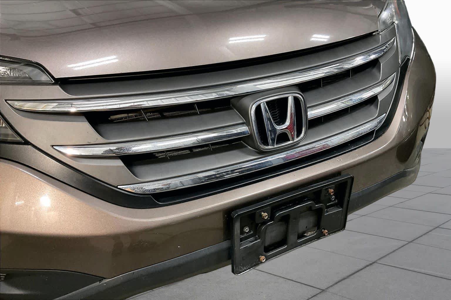 Used 2014 Urban Titanium Metallic Honda EX image 30