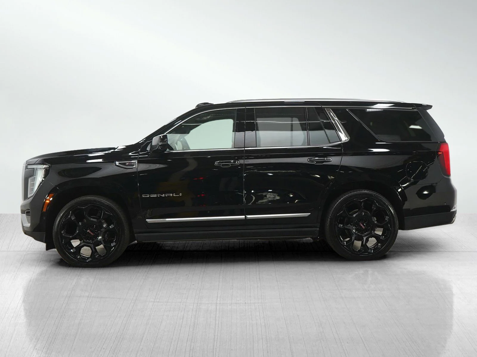 Used 2025 GMC Yukon DENALI with VIN 1GKS2DRL2SR305686 for sale in Bloomington, Minnesota