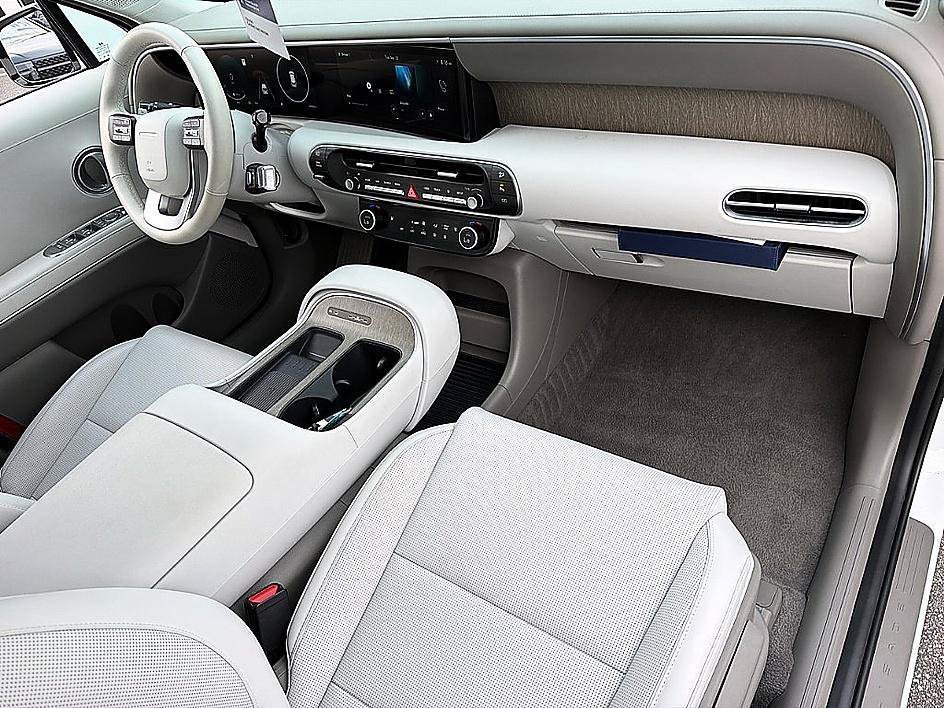 Used 2026 Creamy White Pearl Hyundai SEL 7P image 20