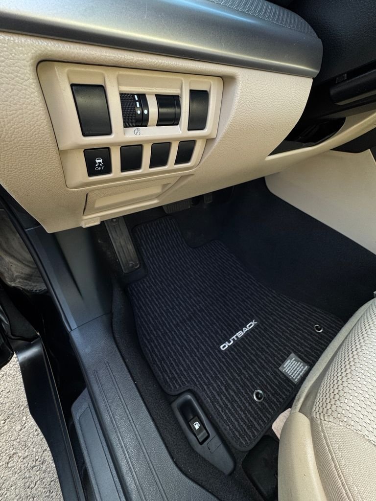 Used 2018 Crystal Black Silica Subaru 2.5i Premium image 15