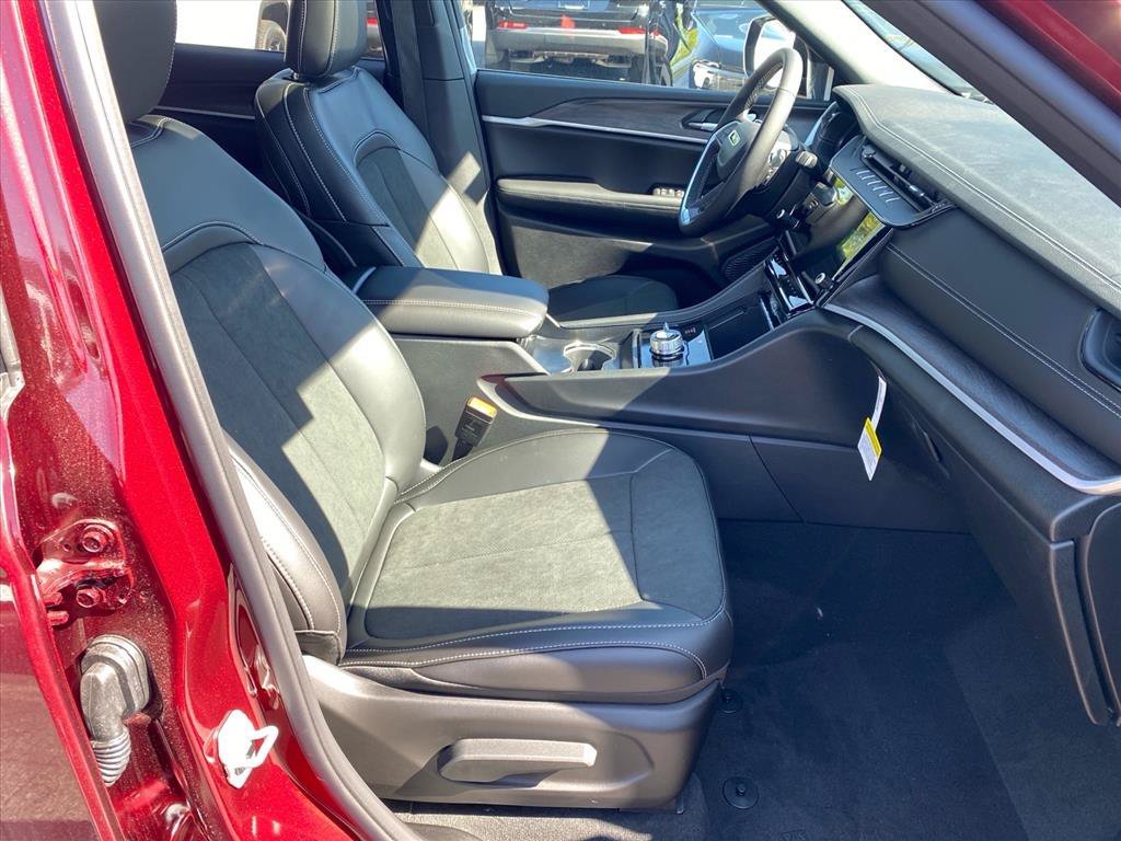 New 2026 Velvet Red Pearl-Coat Exterior Paint Jeep Altitude image 15