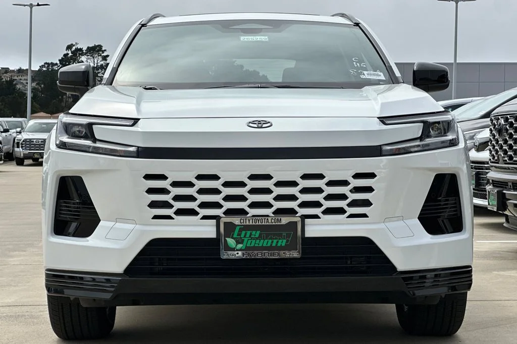 New 2026 Ice Cap Toyota  SE image 9