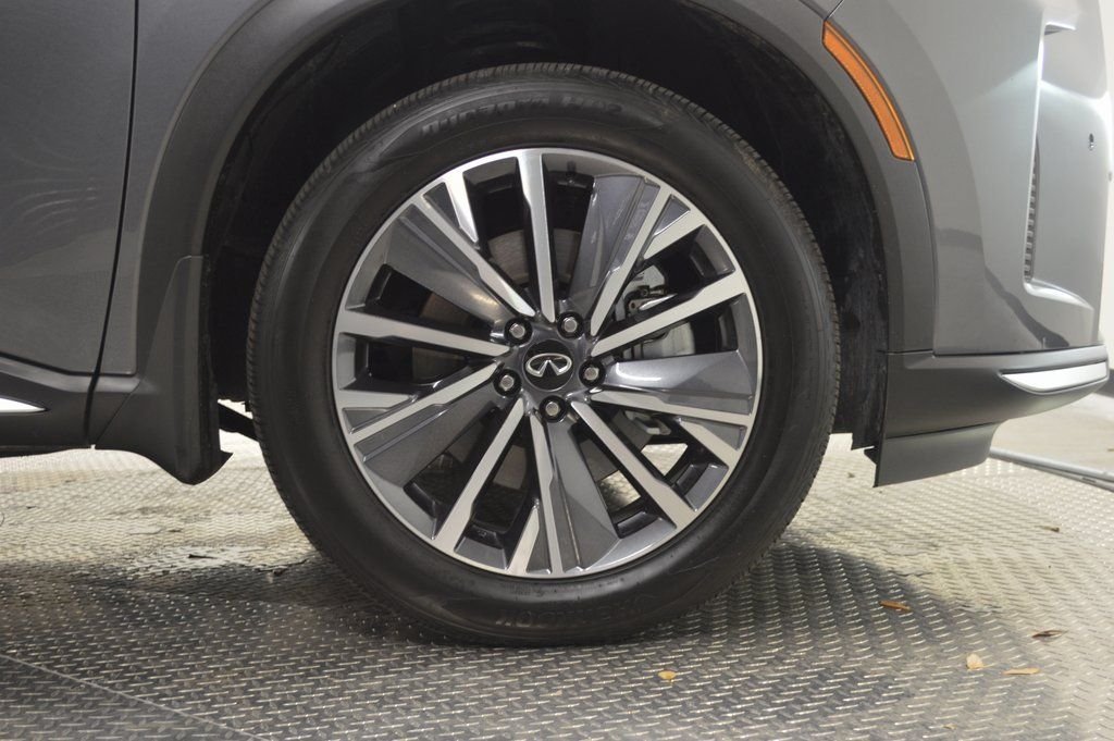 Used 2026 Gray INFINITI LUXE image 16