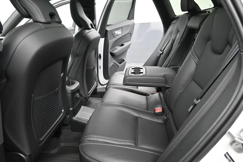 New 2026 Crystal White Volvo T8 Ultra Black Edition image 14