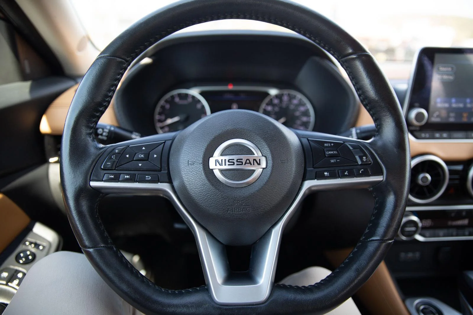Used 2022 Rosewood Metallic Nissan SV image 10