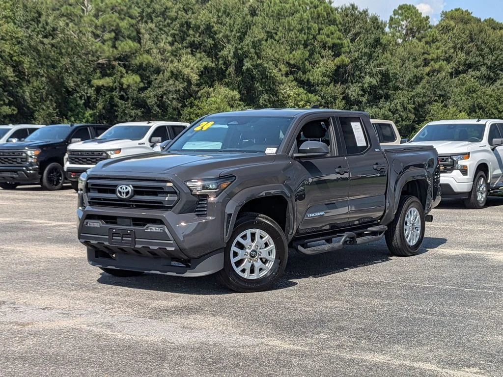 Used 2024  Toyota SR5 image 1