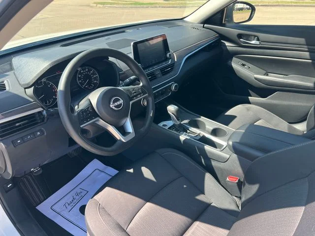 Used 2025 White Nissan 2.5 SV image 36