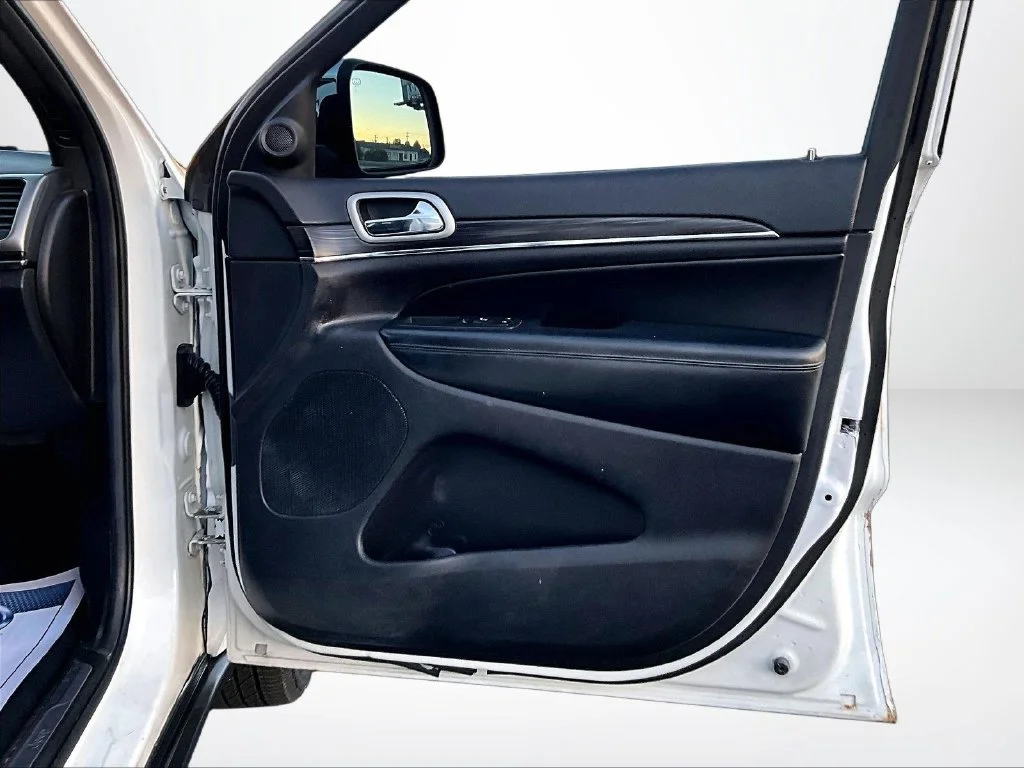 Used 2020 White Jeep Limited image 25