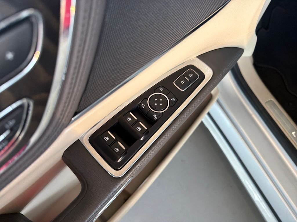 Used 2019 Silver Lincoln Reserve image 11