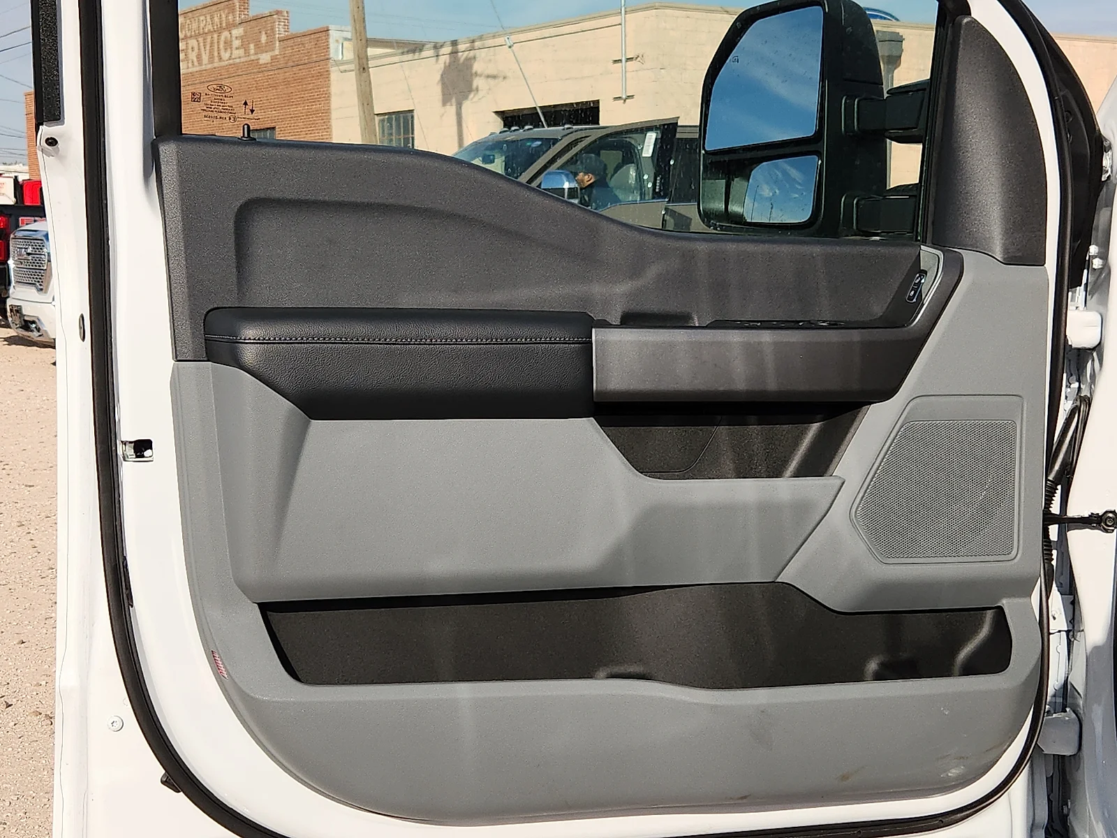 New 2027 Oxford White Ford XLT image 14