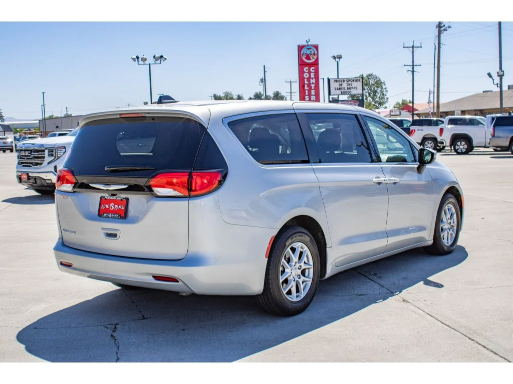 Used 2023 Silver Mist Clearcoat Chrysler LX image 8