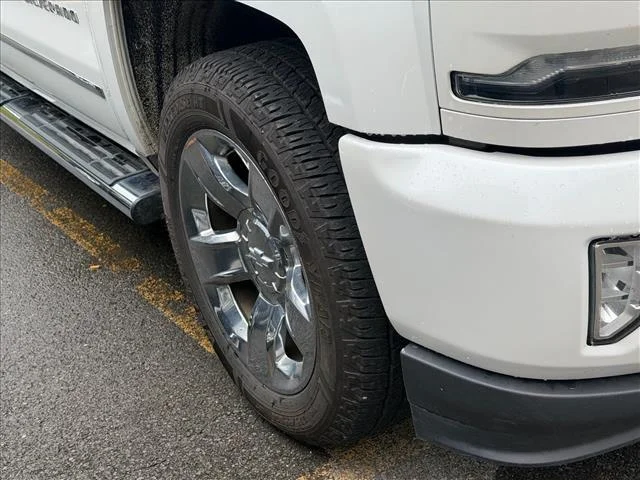 Used 2017 Iridescent Pearl Tricoat Chevrolet LTZ image 5