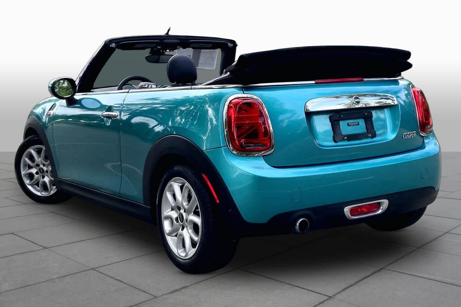 Used 2020 Caribbean Aqua Metallic MINI Cooper image 11