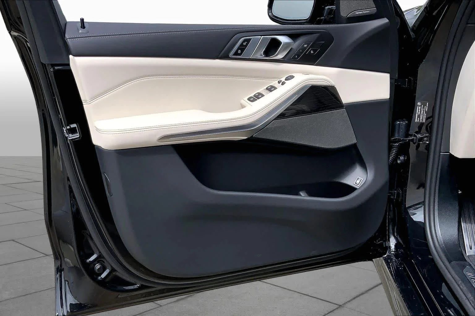 New 2026 Black Sapphire Metallic BMW xDrive50e image 10