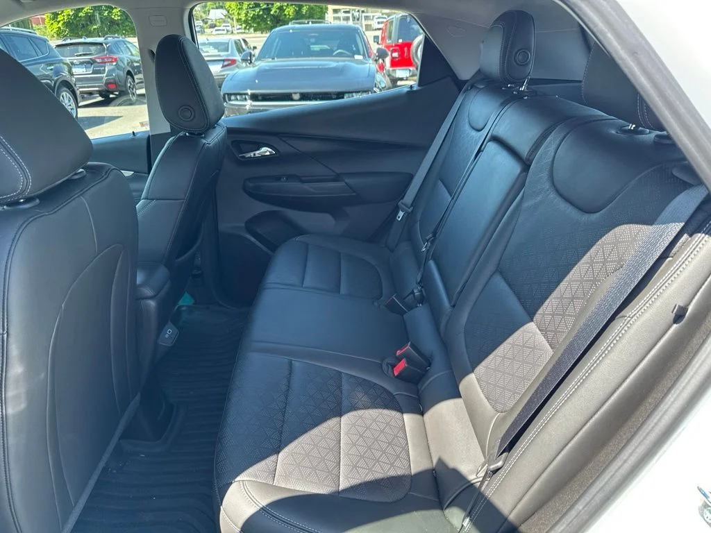 Used 2023 White Chevrolet 2LT image 6