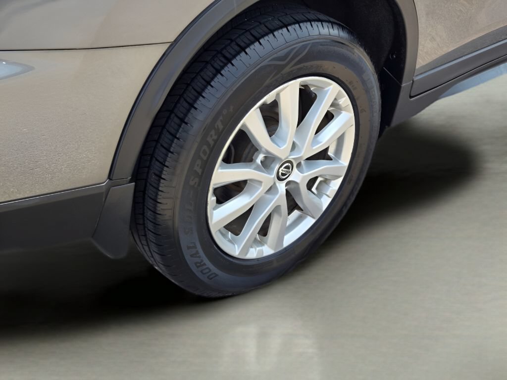 Used 2019 Gray Nissan SV image 32