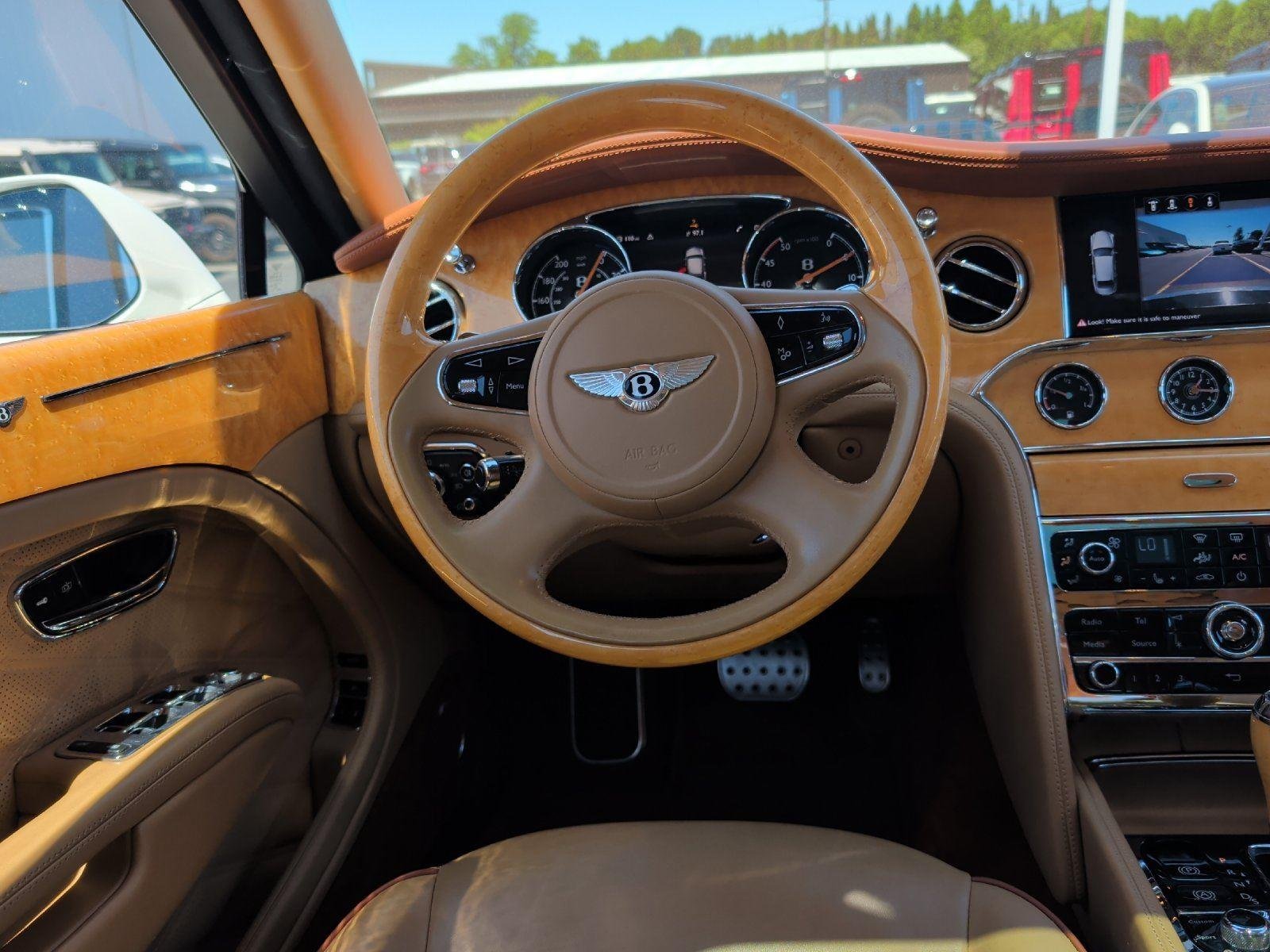Used 2017 Glacier White Bentley Base image 7